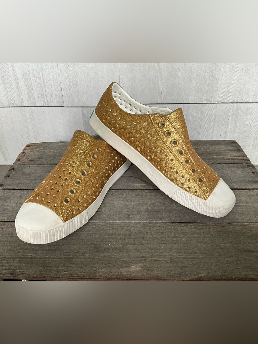 NATIVE 'JEFFERSON BLING' Gold FASHION SLIP-ON SNEAKERS Women Sz 8 Men Sz 6